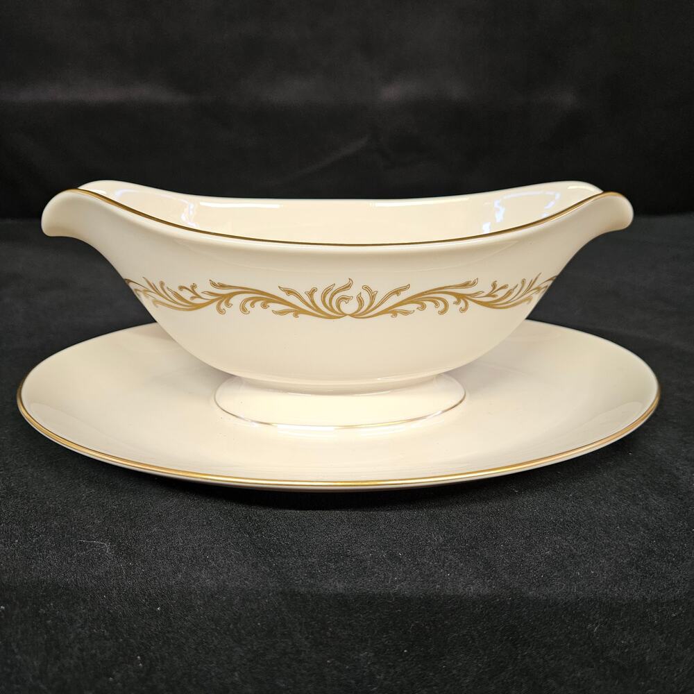 Pickard Victoria Gravy Boat and Attached‎ Underplate Ivory Gold Trim VTG